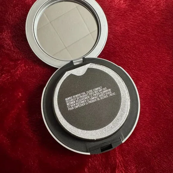 BNIB Mac Studio Fix Tech Cream to Powder Foundation - Picture 2 of 6